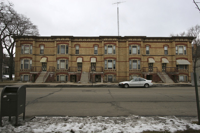 350 E Chicago St in Elgin, IL - Building Photo - Building Photo