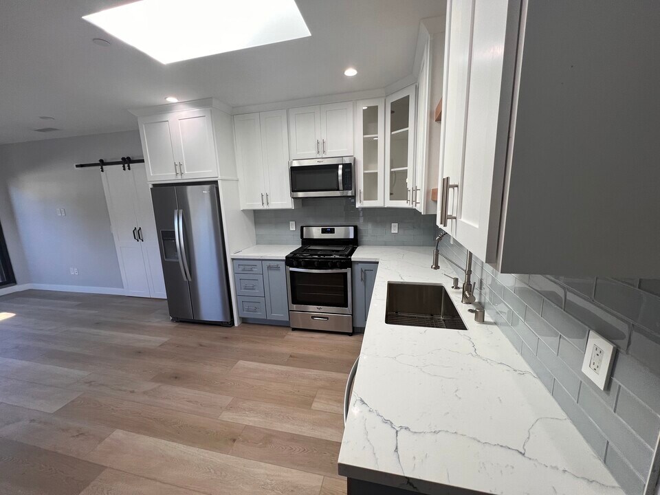 2901 Virginia Ave, Unit B in Santa Monica, CA - Building Photo