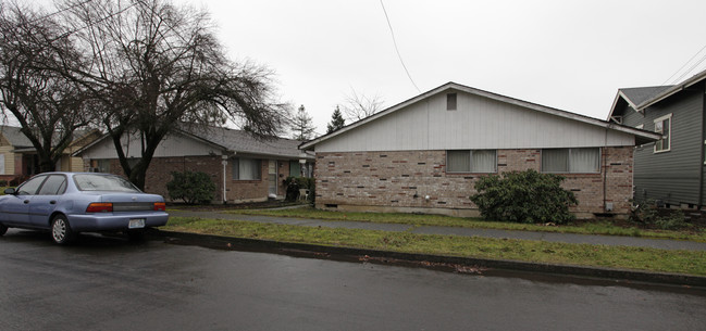 2107-2113 E Eighth St in Vancouver, WA - Foto de edificio - Building Photo