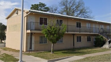 201 W Hagerman St in Carlsbad, NM - Building Photo - Building Photo