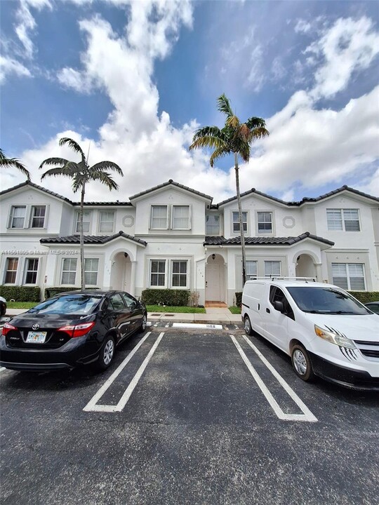 5590 NW 107th Ave in Doral, FL - Building Photo