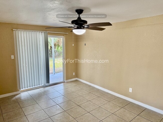 1316 Windsor Way in Tampa, FL - Building Photo - Building Photo