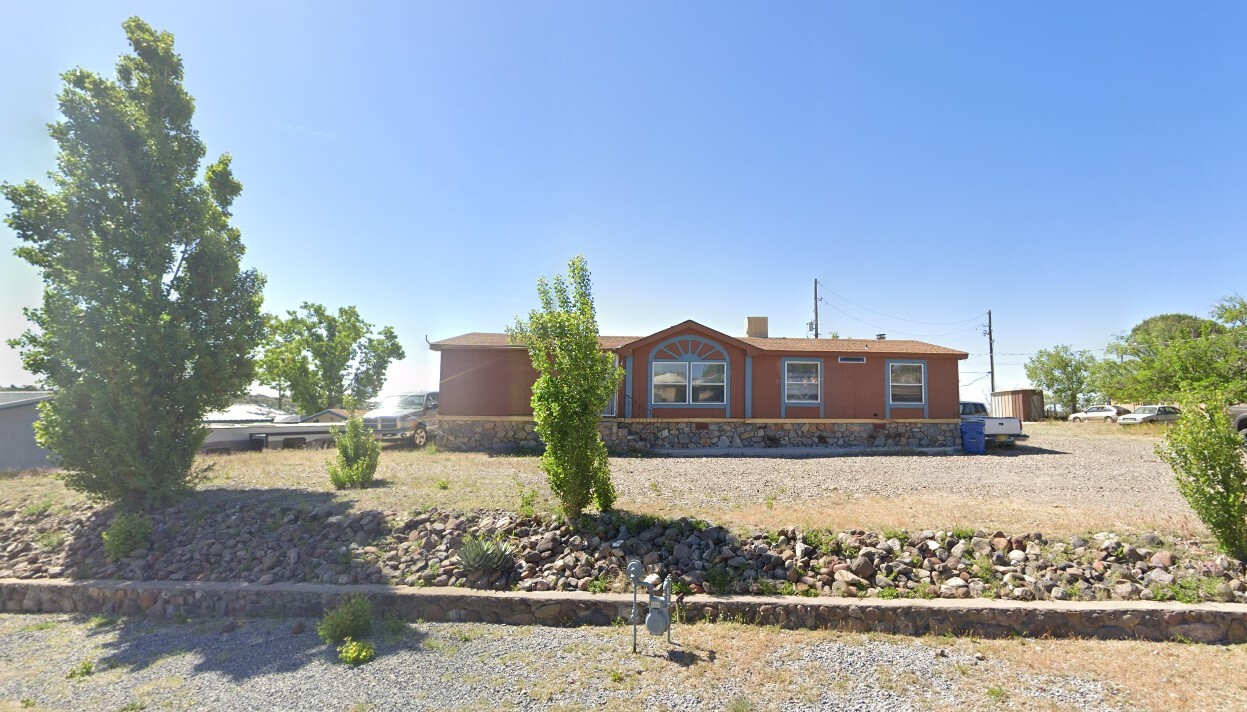 104 E 17th St in Silver City, NM - Building Photo