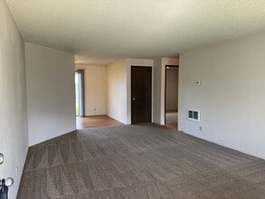 4830 Elderberry Loop in Springfield, OR - Building Photo - Building Photo