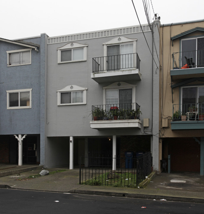 648 Sylvan St in Daly City, CA - Building Photo