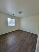 2303 W Lark Ave-Unit -2309 W.Lark in Visalia, CA - Building Photo - Building Photo