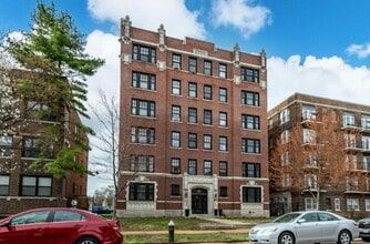 5616 Pershing Apartment in St. Louis, MO - Building Photo - Building Photo