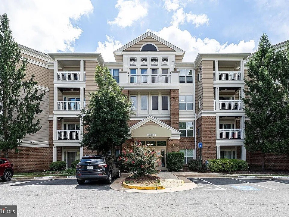 12913 Alton Square in Herndon, VA - Building Photo