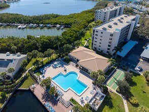 1332 Pasadena Ave S, Unit 205 in South Pasadena, FL - Foto de edificio - Building Photo