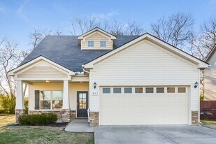 922 Caveat Cir in Smyrna, TN - Building Photo