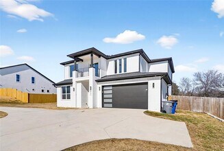 531 W Laureland Rd in Dallas, TX - Building Photo - Building Photo