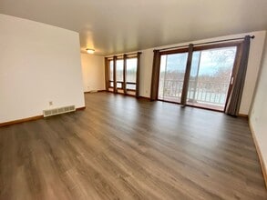 3037 Humboldt Rd in Green Bay, WI - Building Photo - Building Photo