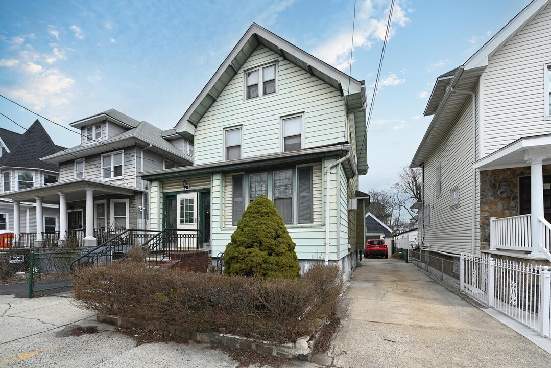 218 73rd St in North Bergen, NJ - Building Photo