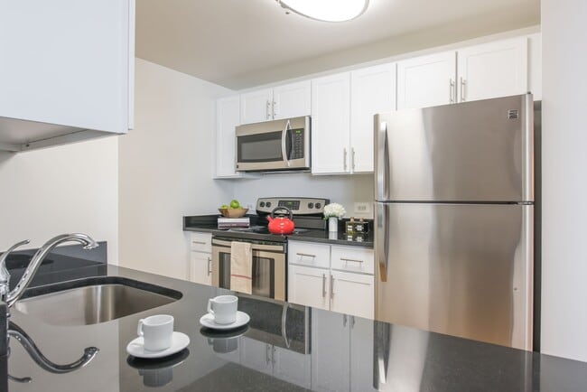 77 Park Avenue in Hoboken, NJ - Building Photo - Building Photo