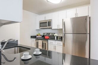 77 Park Avenue in Hoboken, NJ - Foto de edificio - Building Photo