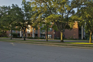 Parkwood Retirement Community in Bedford, TX - Building Photo - Building Photo