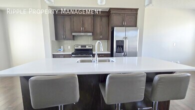 552 Panatella Walk NW in Calgary, AB - Building Photo - Building Photo