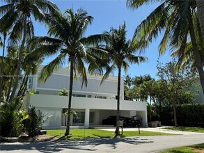 440 S Mashta Dr in Key Biscayne, FL - Building Photo - Building Photo