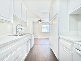 14455 Dickens St Apartamentos