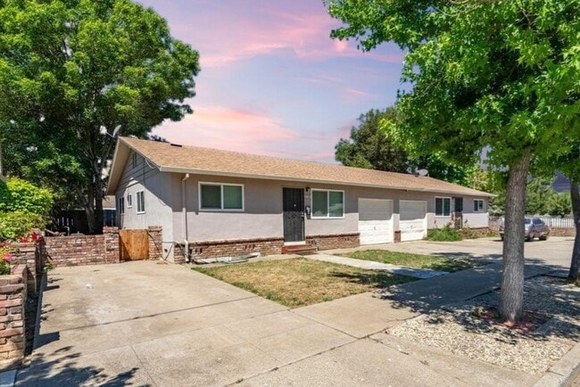 property at 7191A Rosanna St
