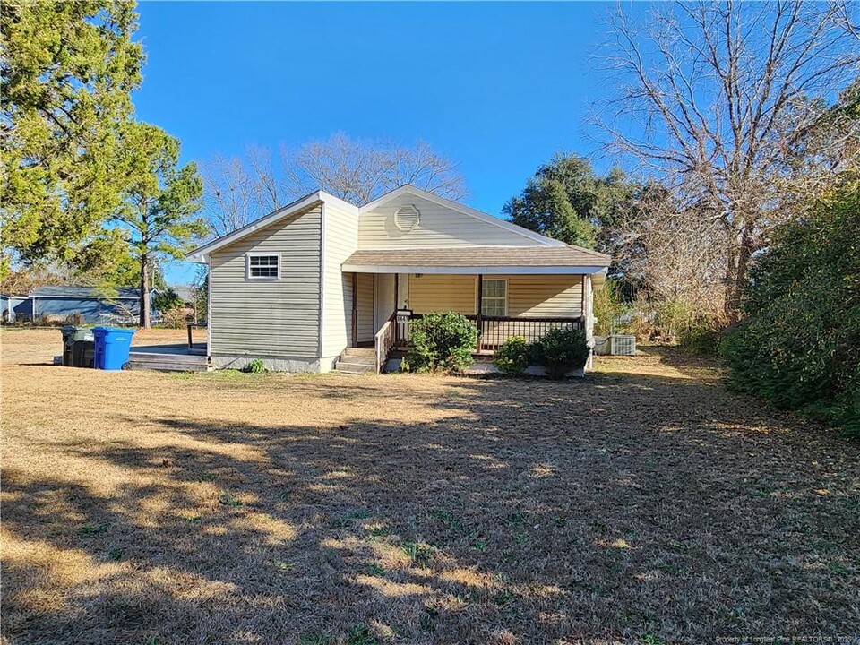 1443 Strickland Bridge Rd in Fayetteville, NC - Building Photo