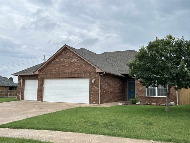 5429 NW King Richard Ave in Lawton, OK - Building Photo - Building Photo
