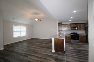 581 Brushwood Dr in Sumter, SC - Foto de edificio - Building Photo