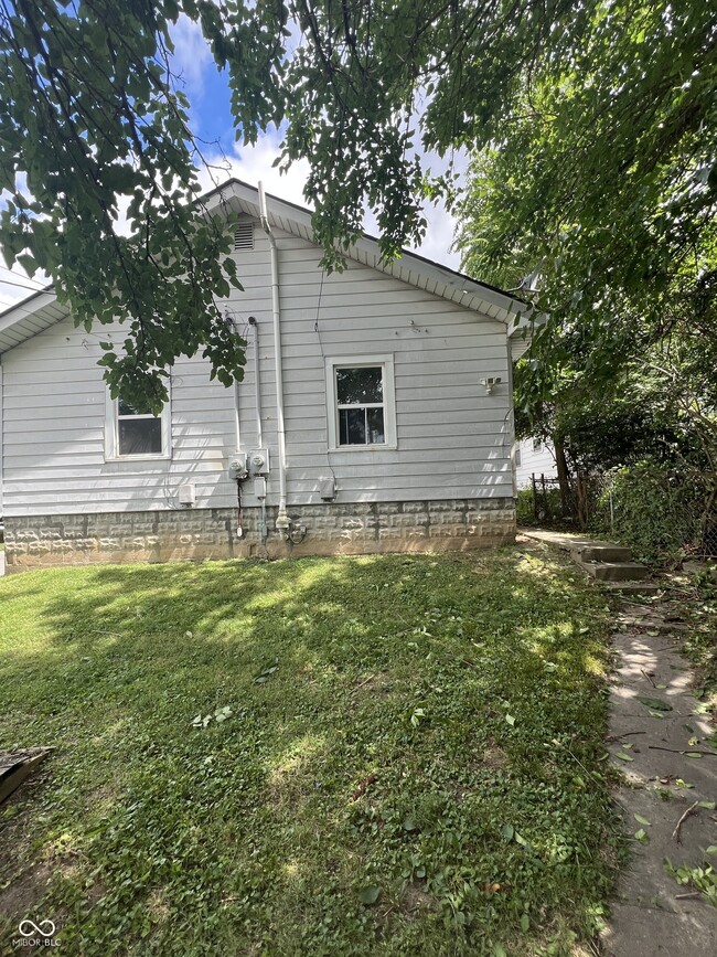 854 N Bradley Ave in Indianapolis, IN - Building Photo - Building Photo