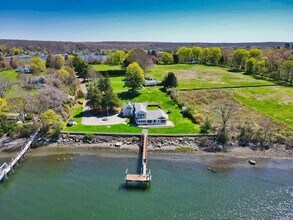 149 Nanaquaket Rd in Tiverton, RI - Building Photo - Building Photo