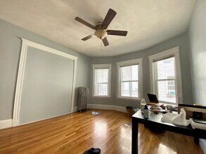 38 George St, Unit 1 in Medford, MA - Foto de edificio - Building Photo