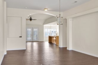 7213 Cafe Rouge Dr in Bakersfield, CA - Foto de edificio - Building Photo