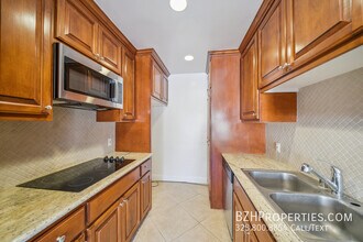 136 N Swall Dr in Beverly Hills, CA - Building Photo - Building Photo