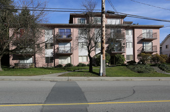 231 8th St in New Westminster, BC - Building Photo - Primary Photo