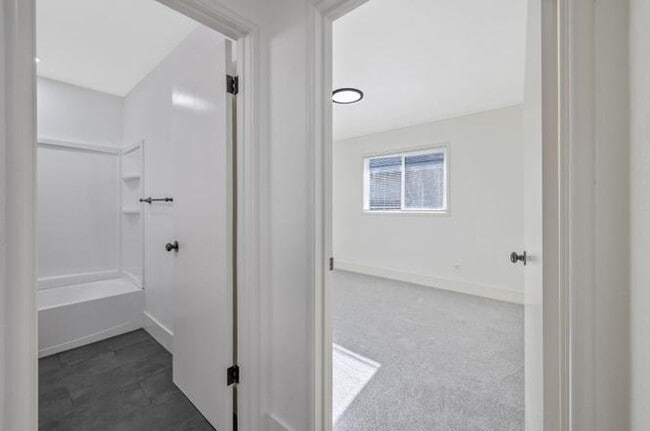 1246 E Buckingham Way in Fresno, CA - Building Photo - Building Photo
