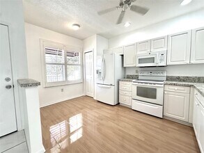 1420 Water View Dr W in Largo, FL - Building Photo - Building Photo