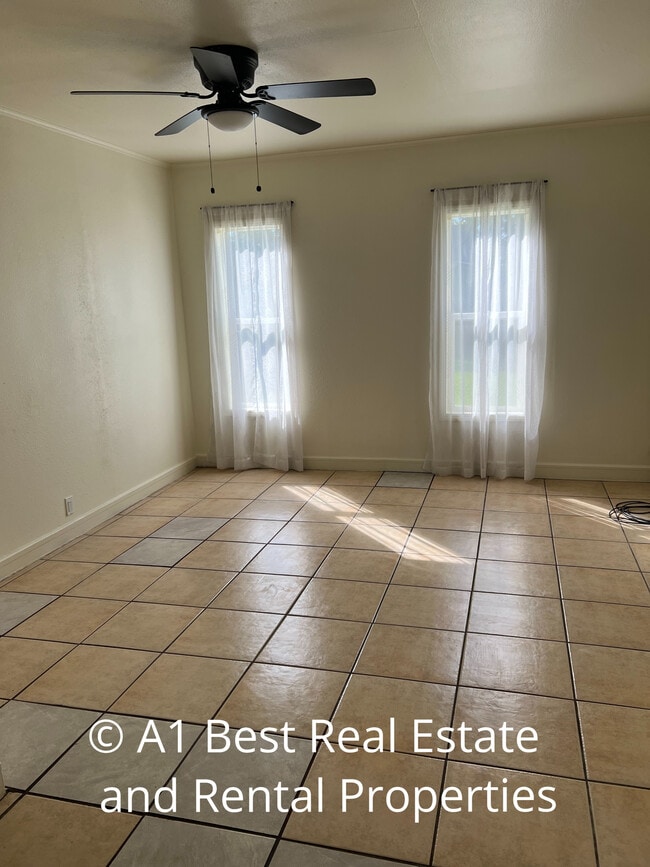 3736 Patterson Rd in Riverbank, CA - Foto de edificio - Building Photo
