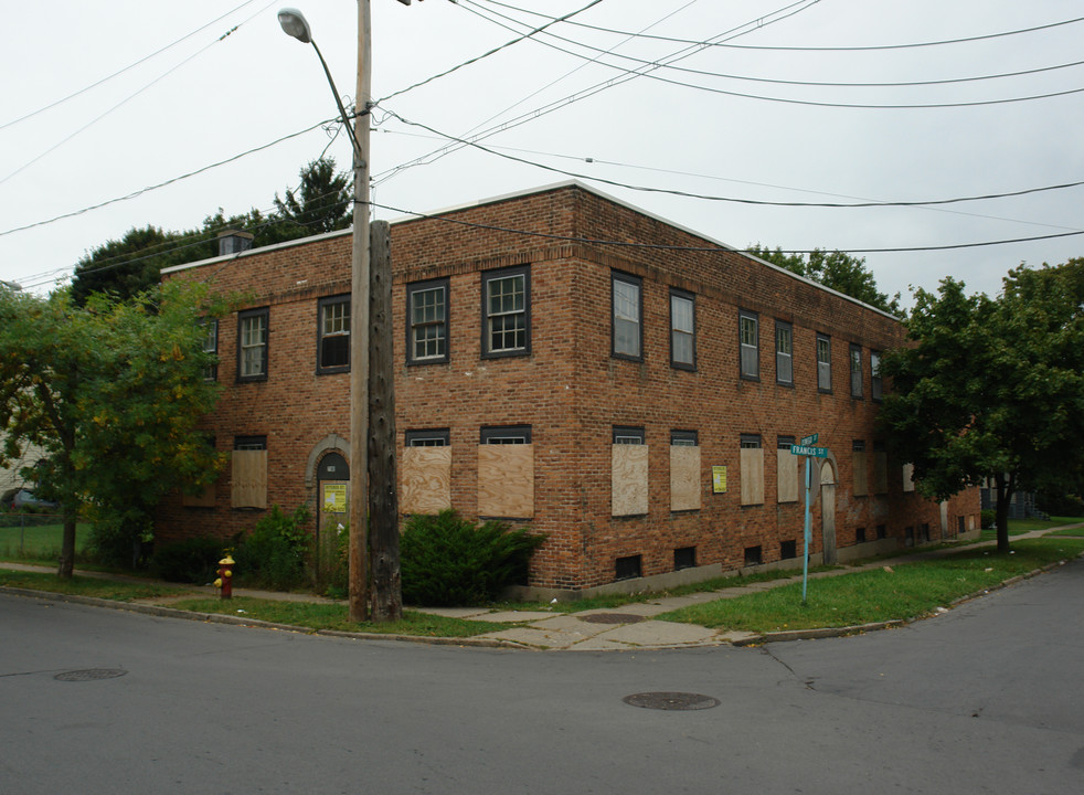 700 Oswego St in Utica, NY - Building Photo