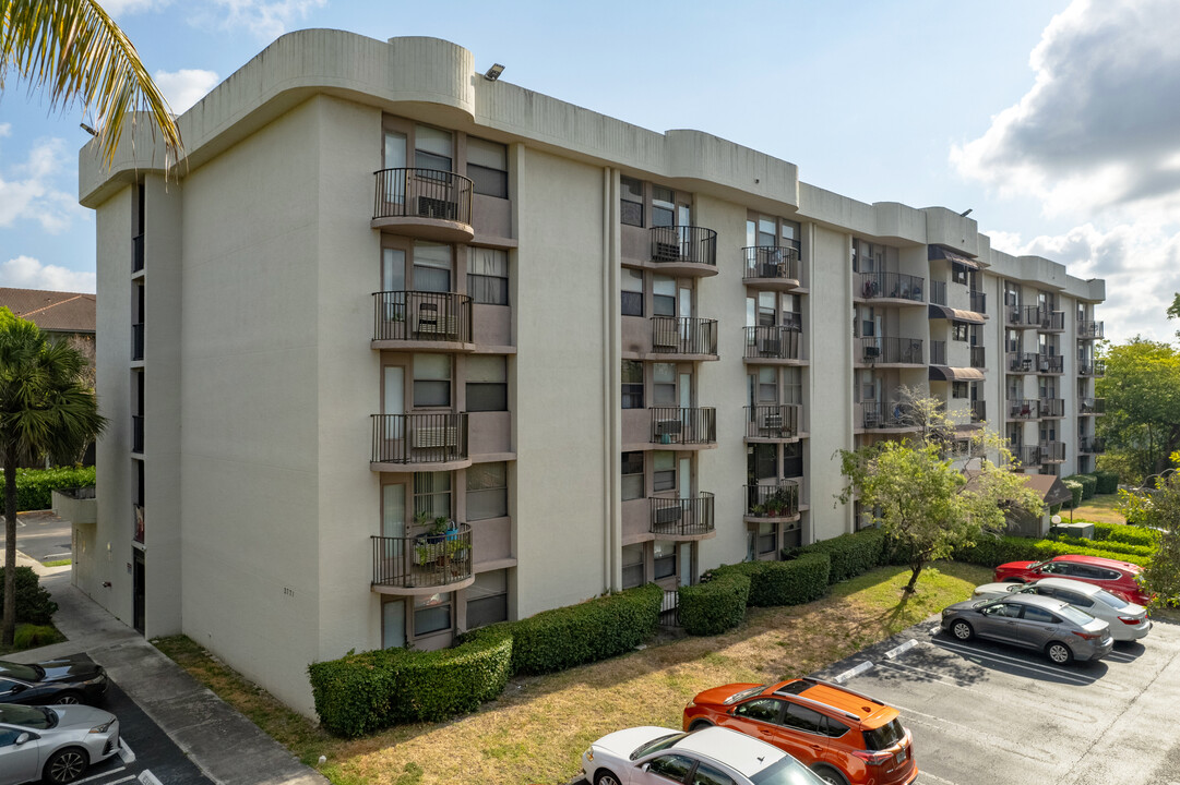 Coral Springs Tower Club in Coral Springs, FL - Building Photo