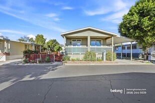2700 E Valley Pkwy in Escondido, CA - Building Photo