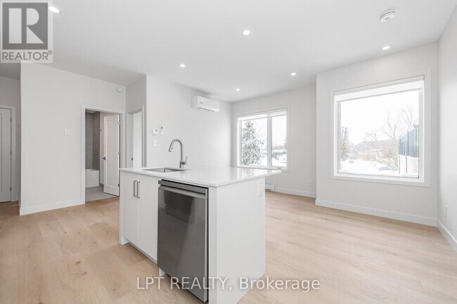 250 Shakespeare St in Ottawa, ON - Building Photo - Building Photo