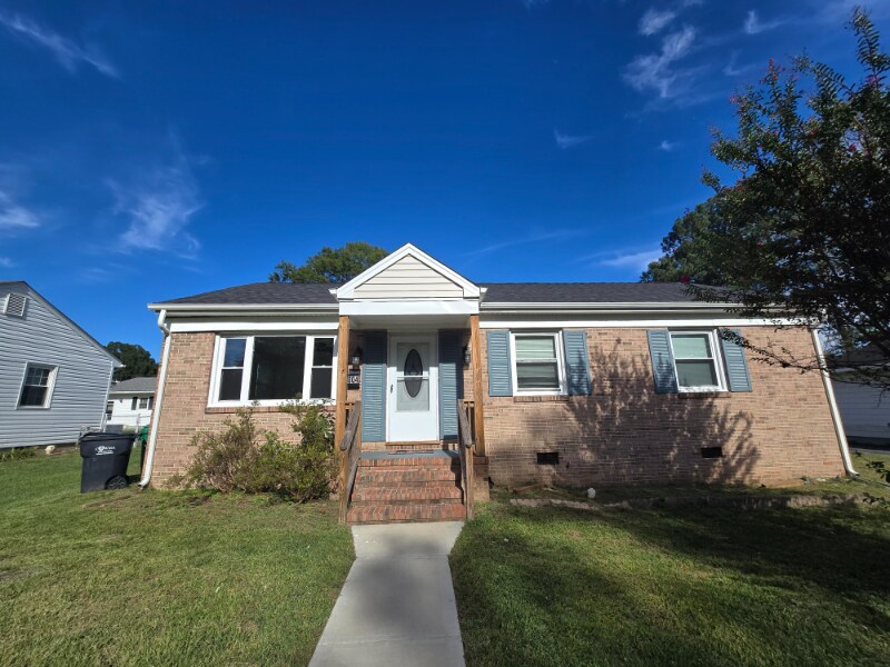 804 Old Town Dr in Colonial Heights, VA - Foto de edificio