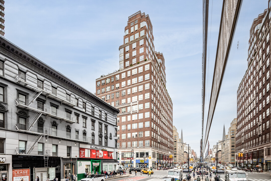 Park Avenue Court in New York, NY - Building Photo