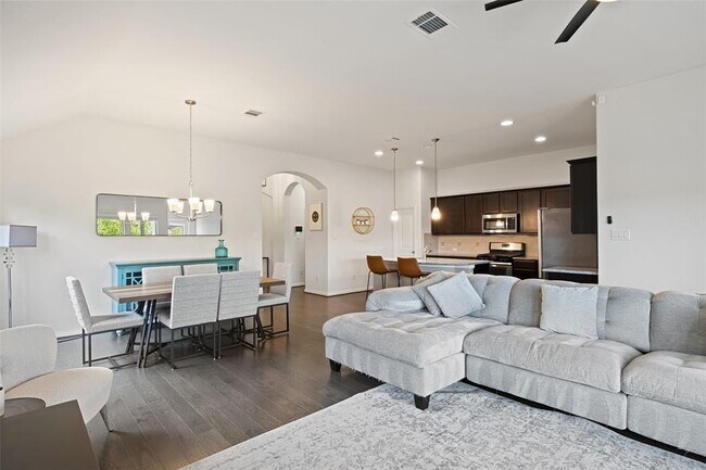450 Blossom Vly Strm in Buda, TX - Building Photo - Building Photo