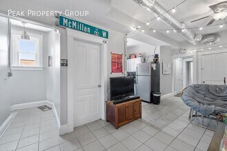 60 W McMillan St in Cincinnati, OH - Foto de edificio - Building Photo