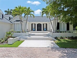 2700 Treasure Ln in Naples, FL - Building Photo - Building Photo