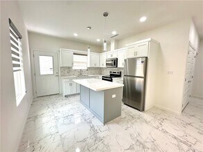 2405 E San Andrea St in Edinburg, TX - Building Photo - Building Photo