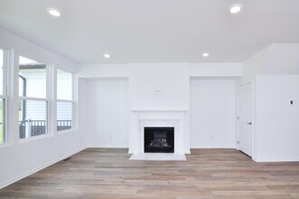 5559 E Spaniel Dr in Ann Arbor, MI - Foto de edificio - Building Photo