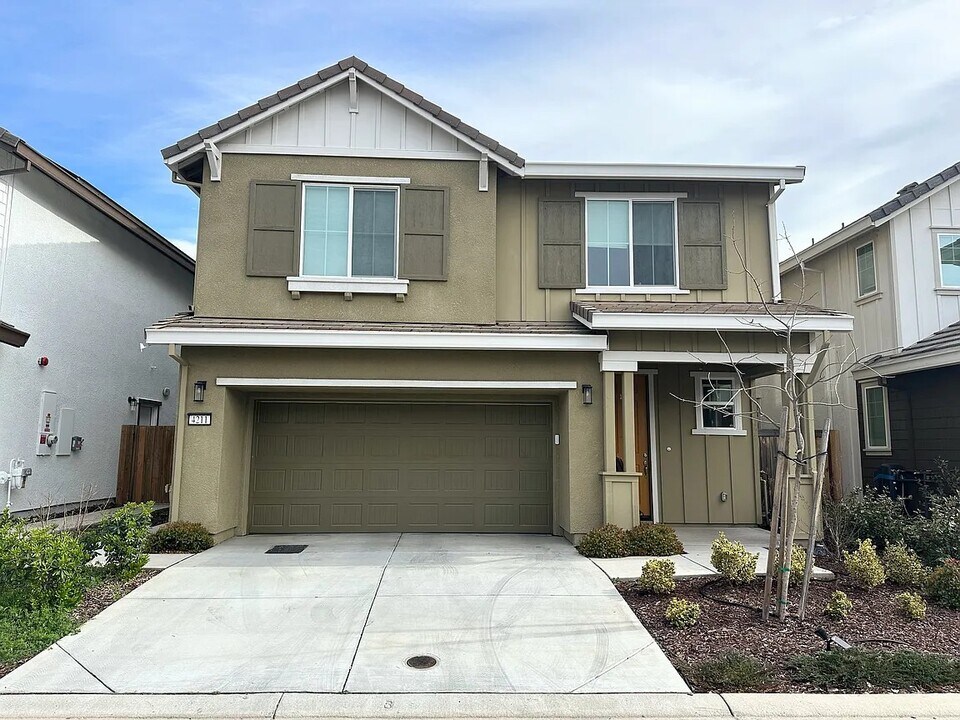 4211 Doug Fir Ln in Rocklin, CA - Building Photo