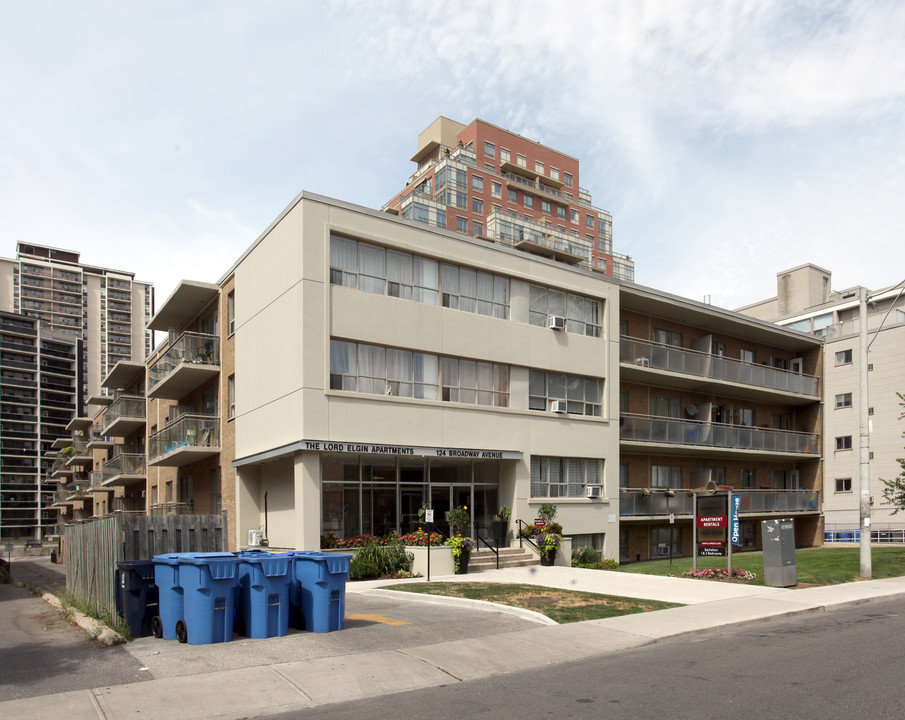 Broadway Apartments in Toronto, ON - Building Photo