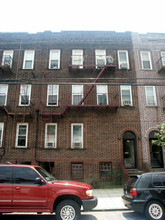 272 E 235th St in Bronx, NY - Foto de edificio - Building Photo